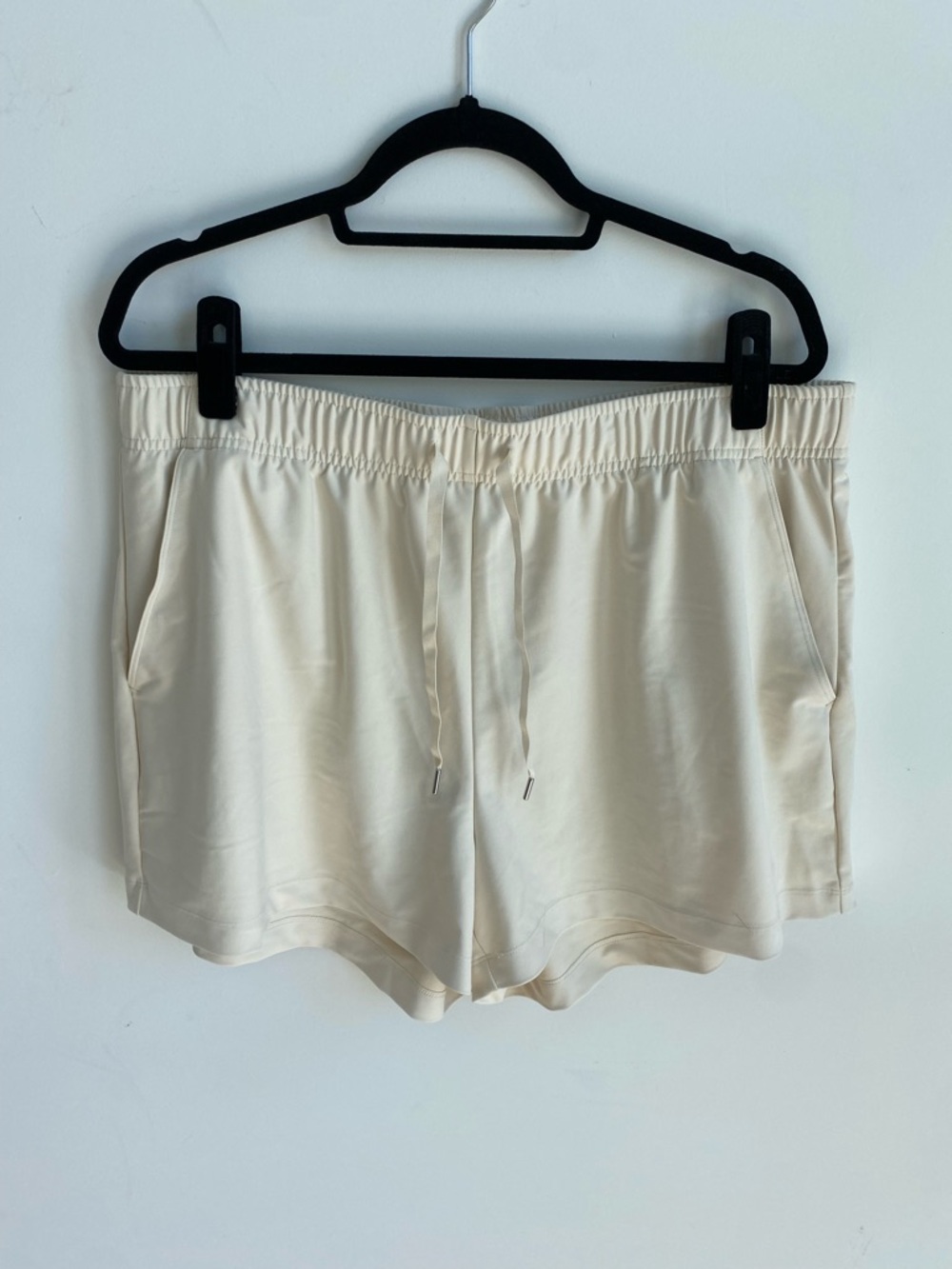 Old Navy Cream Elastic-Waist Drawstring Athletic Shorts